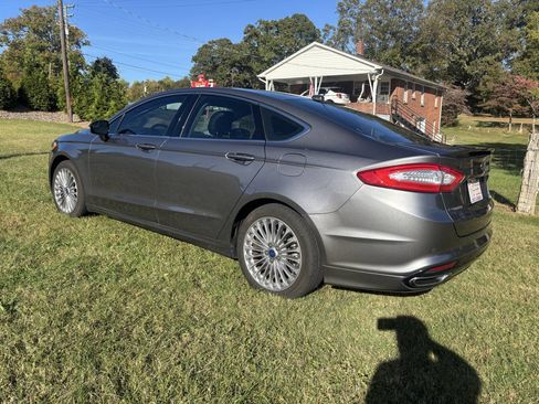 Used 2013 Ford Fusion Titanium image 2
