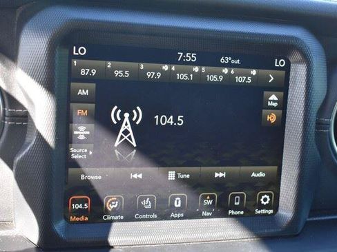 Used 2022 Jeep Wrangler Unlimited Sahara w/ Cold Weather Group AWD/4WD image 31