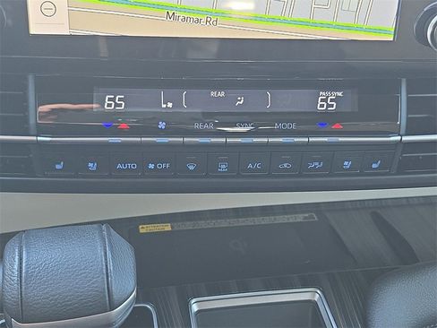 Used 2022 Toyota Sienna Platinum image 29