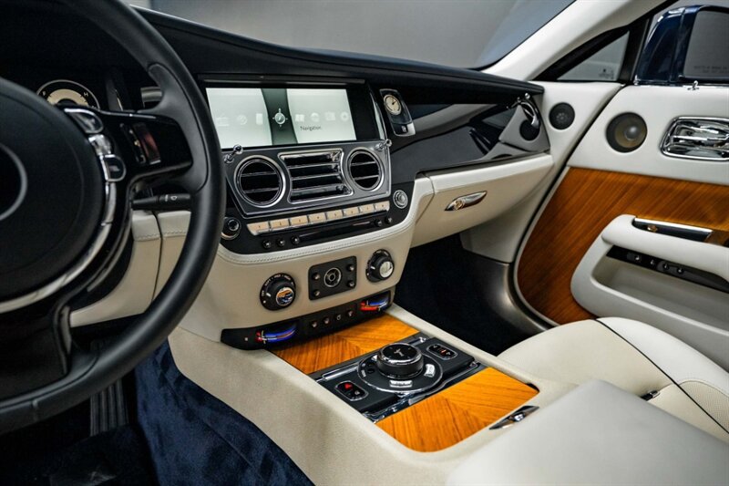 Used 2015 Rolls-Royce Wraith RWD image 24