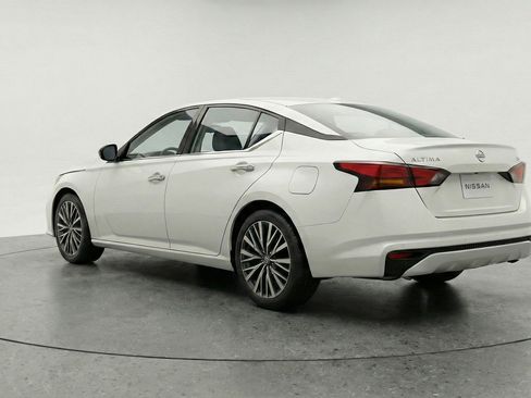 Used 2025 Nissan Altima 2.5 SV FWD image 6