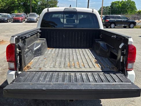 Used 2018 Toyota Tacoma SR5 image 10