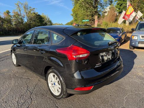 Used 2018 Ford Focus SE FWD image 5