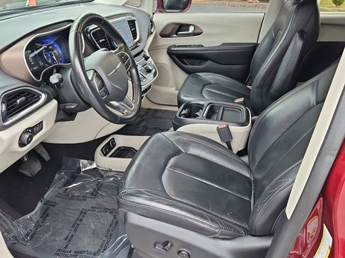 Used 2017 Chrysler Pacifica Touring-L w/ Tire & Wheel Group image 6