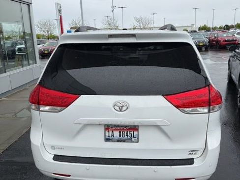 Used 2013 Toyota Sienna XLE w/ Entertainment Pkg image 11