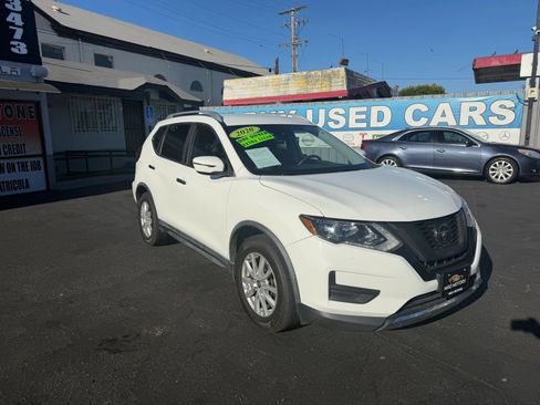 Used 2020 Nissan Rogue SV FWD image 2