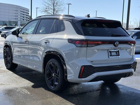 New 2026 Volkswagen Tiguan SE R-Line image 3