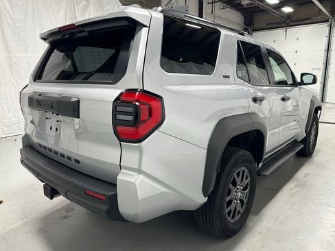 Used 2025 Toyota 4Runner SR5 AWD/4WD image 7