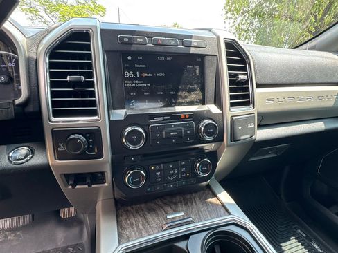 Used 2018 Ford F250 Lariat w/ Lariat Ultimate Package AWD/4WD image 14