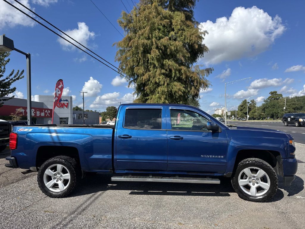 Used 2017 Chevrolet Silverado 1500 LT w/ True North Edition AWD/4WD image 10