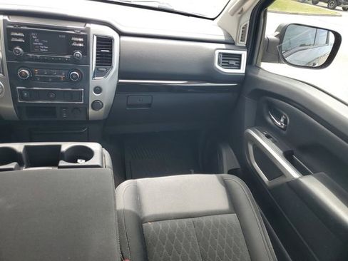 Used 2018 Nissan Titan SV RWD image 27