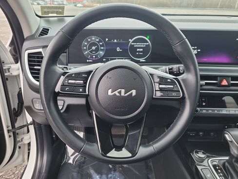 Used 2024 Kia Seltos EX image 21