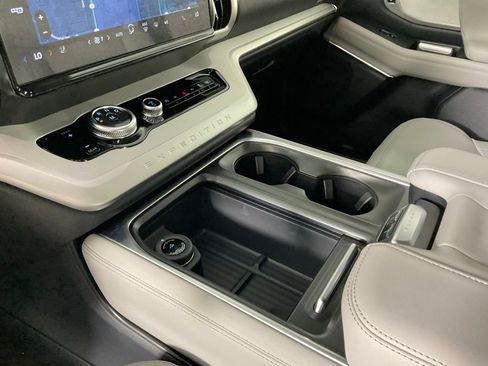 New 2026 Ford Expedition Active RWD image 19