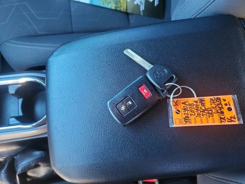 Used 2018 Toyota Tacoma TRD Off-Road image 26