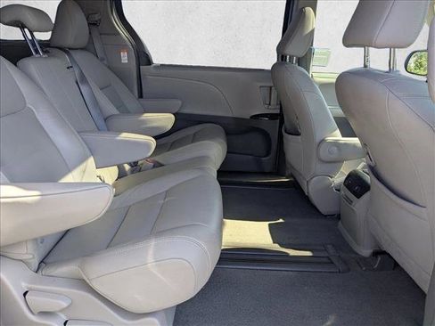 Used 2015 Toyota Sienna XLE Premium image 19