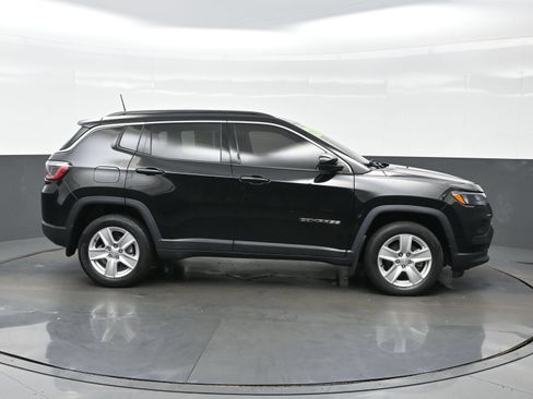 Used 2022 Jeep Compass Latitude AWD/4WD image 7