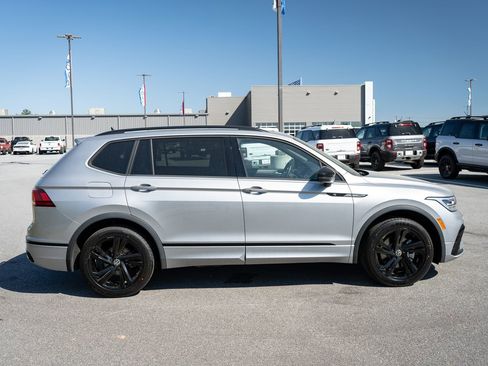 Used 2023 Volkswagen Tiguan SE R-Line FWD image 11