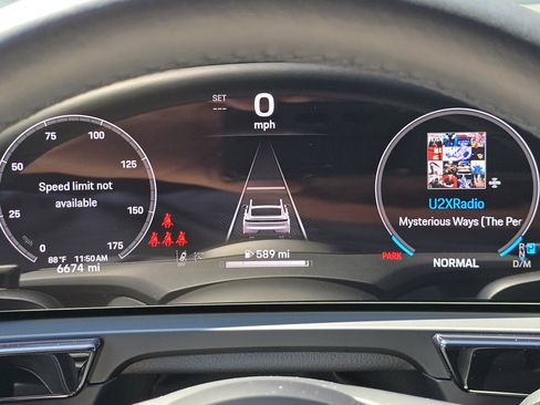 Certified 2025 Porsche Cayenne Coupe image 27