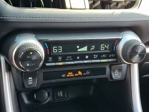 Used 2024 Toyota RAV4 XLE AWD/4WD image 17
