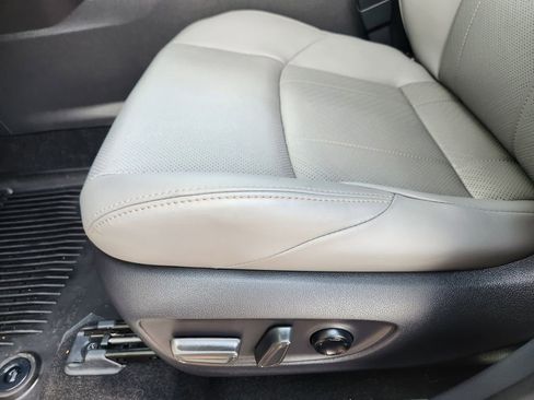 Used 2024 Toyota Venza Limited AWD/4WD image 14