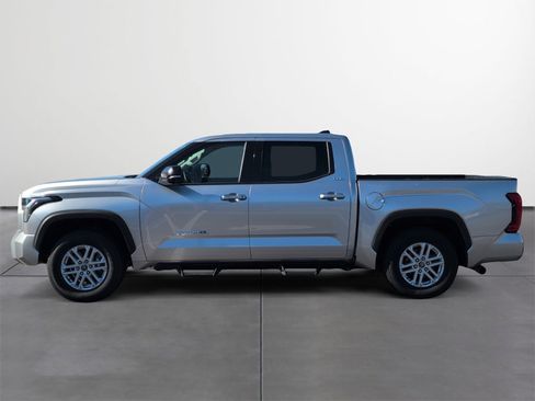 Used 2022 Toyota Tundra SR5 w/ SR5 Premium Package image 3