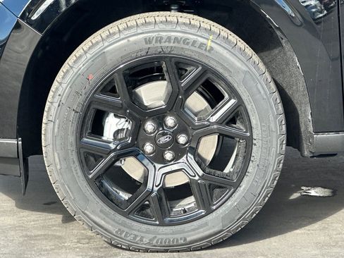 New 2026 Ford Maverick Lariat w/ Black Appearance Package AWD/4WD image 25