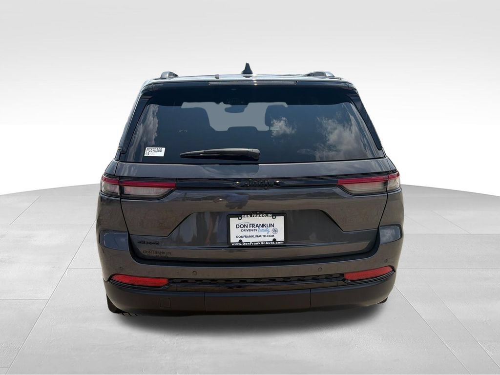 Used 2023 Jeep Grand Cherokee Altitude AWD/4WD image 4