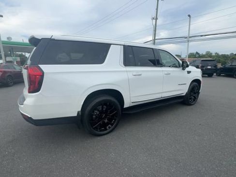 Used 2023 GMC Yukon XL SLT w/ SLT Premium Package AWD/4WD image 8