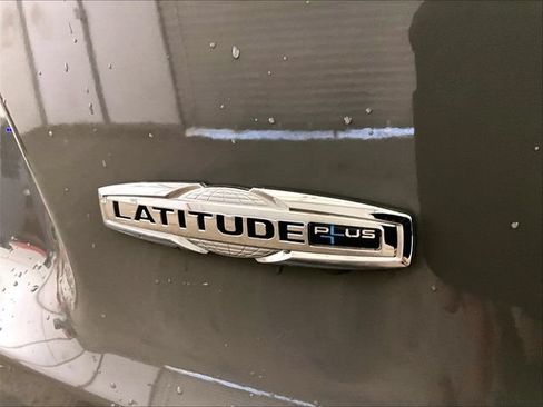Used 2020 Jeep Cherokee Latitude Plus w/ Cold Weather Group AWD/4WD image 13