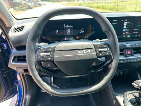 Used 2025 Kia K4 FWD image 14