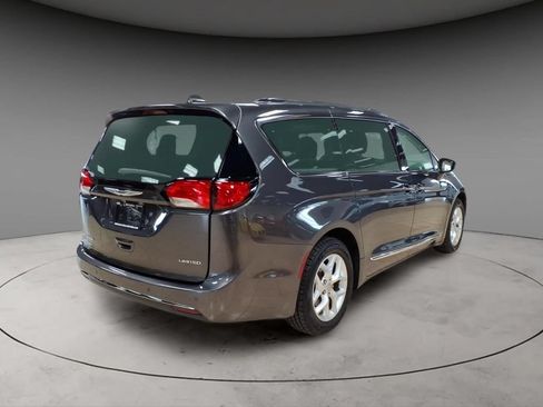 Used 2020 Chrysler Pacifica Limited FWD image 9