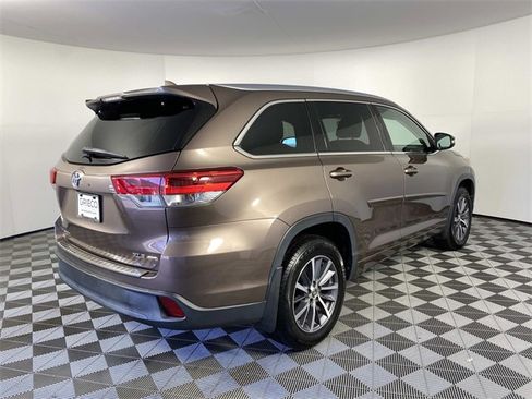 Used 2018 Toyota Highlander XLE w/ Protection Package #3 image 9