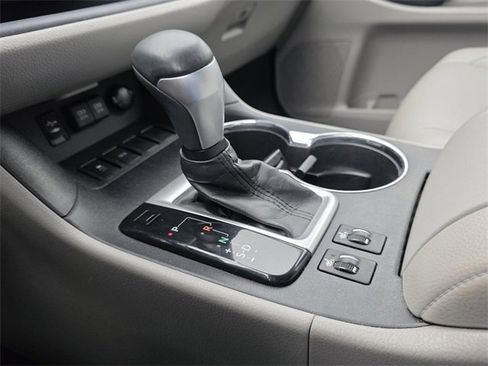 Used 2019 Toyota Highlander XLE image 25
