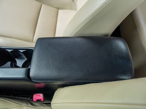 Used 2011 Lexus CT 200h Premium FWD image 30