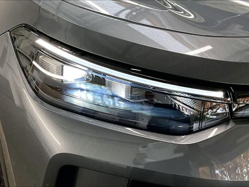 New 2026 Volkswagen Tiguan SE image 30