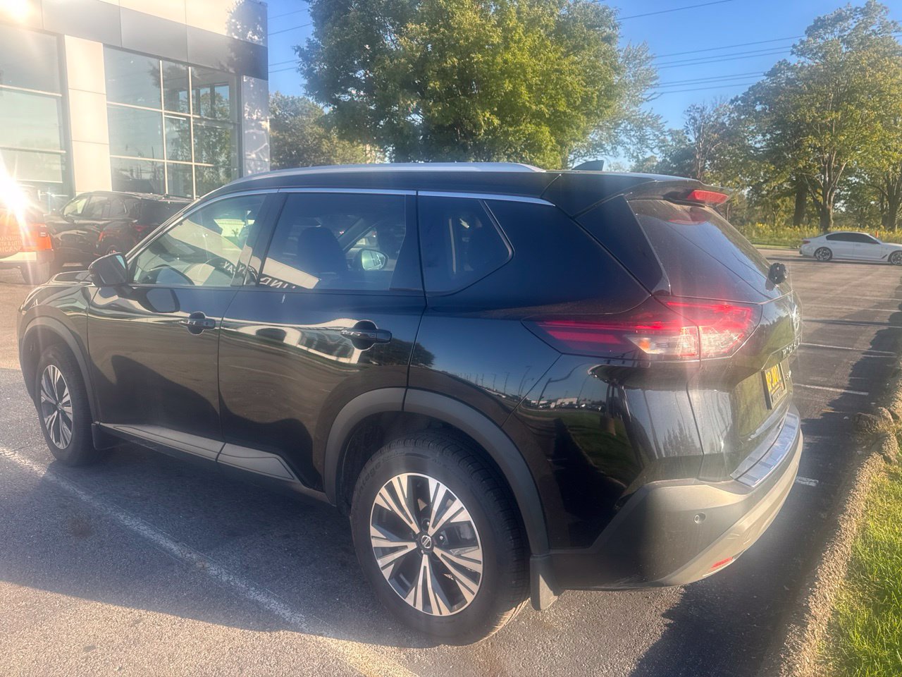 Used 2021 Nissan Rogue SV w/ Premium Package AWD/4WD image 8