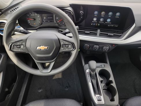 Used 2026 Chevrolet Trax LS w/ LS Convenience Package FWD image 28