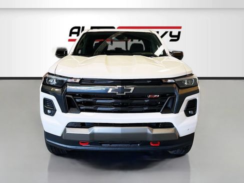 Used 2025 Chevrolet Colorado Z71 w/ Technology Package AWD/4WD image 2
