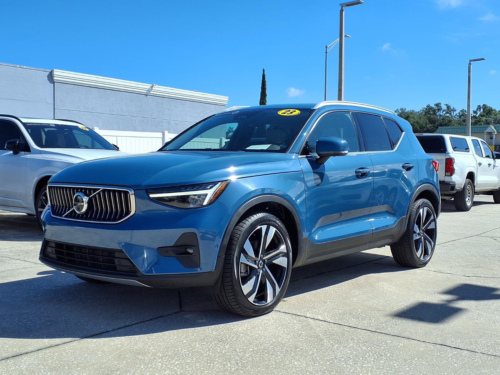 Certified 2023 Volvo XC40 B5 Ultimate w/ Protection Package Premier AWD/4WD image 3