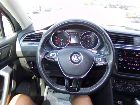 Used 2021 Volkswagen Tiguan SE image 48