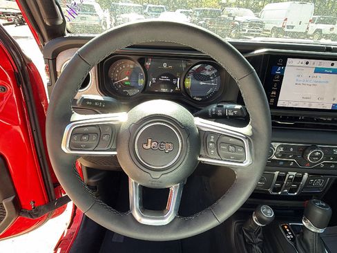 Used 2025 Jeep Wrangler Unlimited Sahara w/ Safety Group AWD/4WD image 26