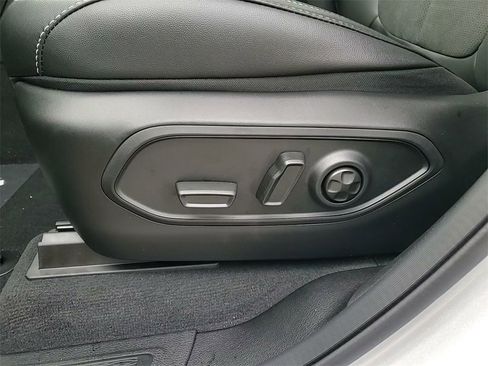 New 2025 Jeep Grand Cherokee Altitude image 26