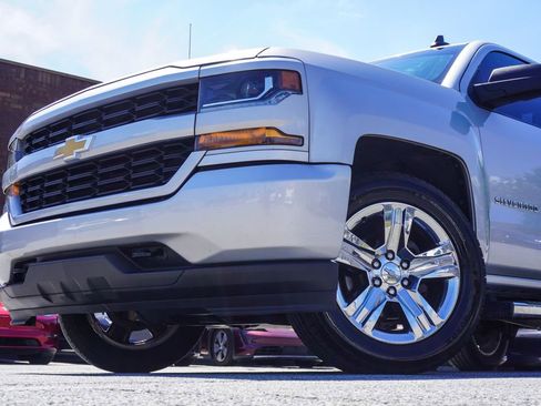 Used 2018 Chevrolet Silverado 1500 Custom w/ Custom Value Package RWD image 2