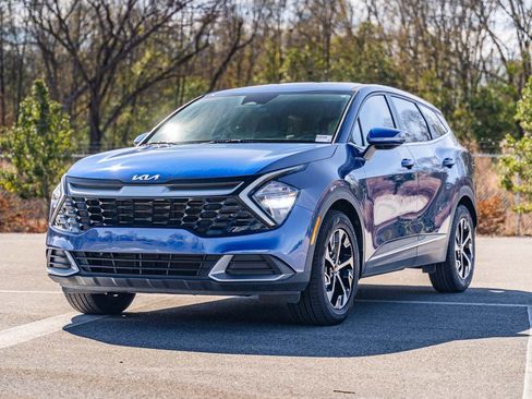 Used 2023 Kia Sportage EX image 3