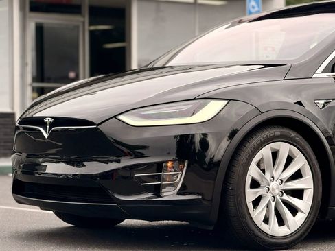 Used 2020 Tesla Model X Long Range image 4