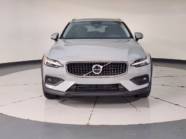 Certified 2026 Volvo V60 B5 Cross Country Plus w/ Protection Package Premier AWD/4WD image 9