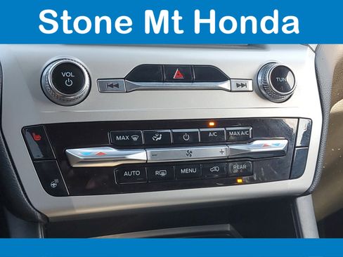 Used 2022 Ford Explorer XLT w/ Equipment Group 202A image 26