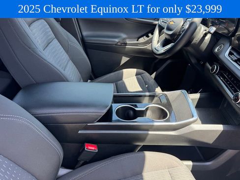 Used 2025 Chevrolet Equinox LT FWD image 9