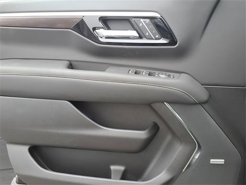 New 2026 Chevrolet Suburban Premier image 14