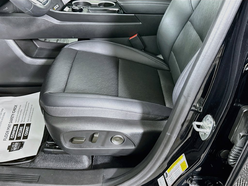 Used 2026 Chevrolet Equinox LT w/ Convenience Package II FWD image 24